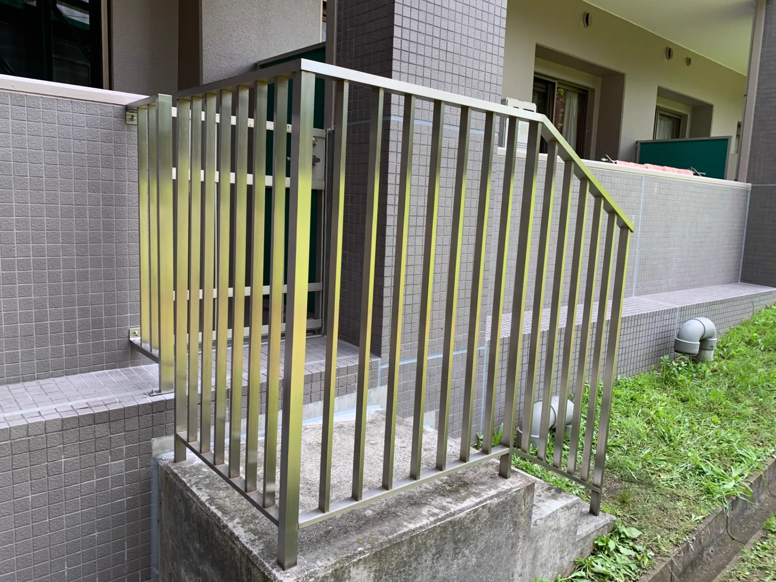 株式会社丸忠製作所 ステンレス 階段手摺 TIG溶接 建築金物 施工実績