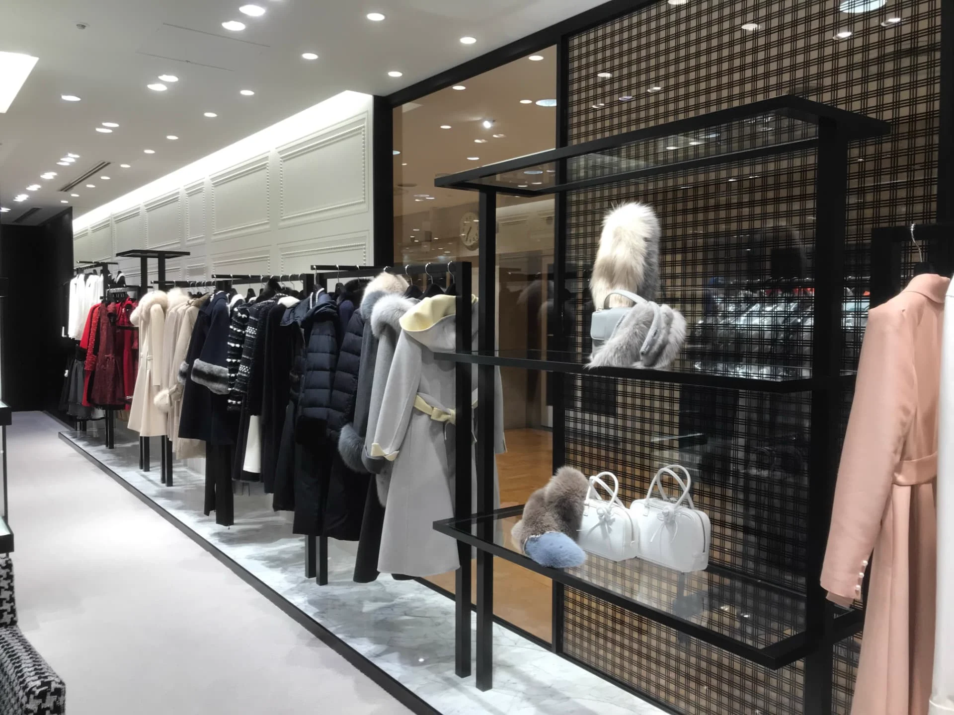 株式会社丸忠製作所 アパレル店舗 什器・ハンガーラック 店舗什器 製作 東京 施工実績